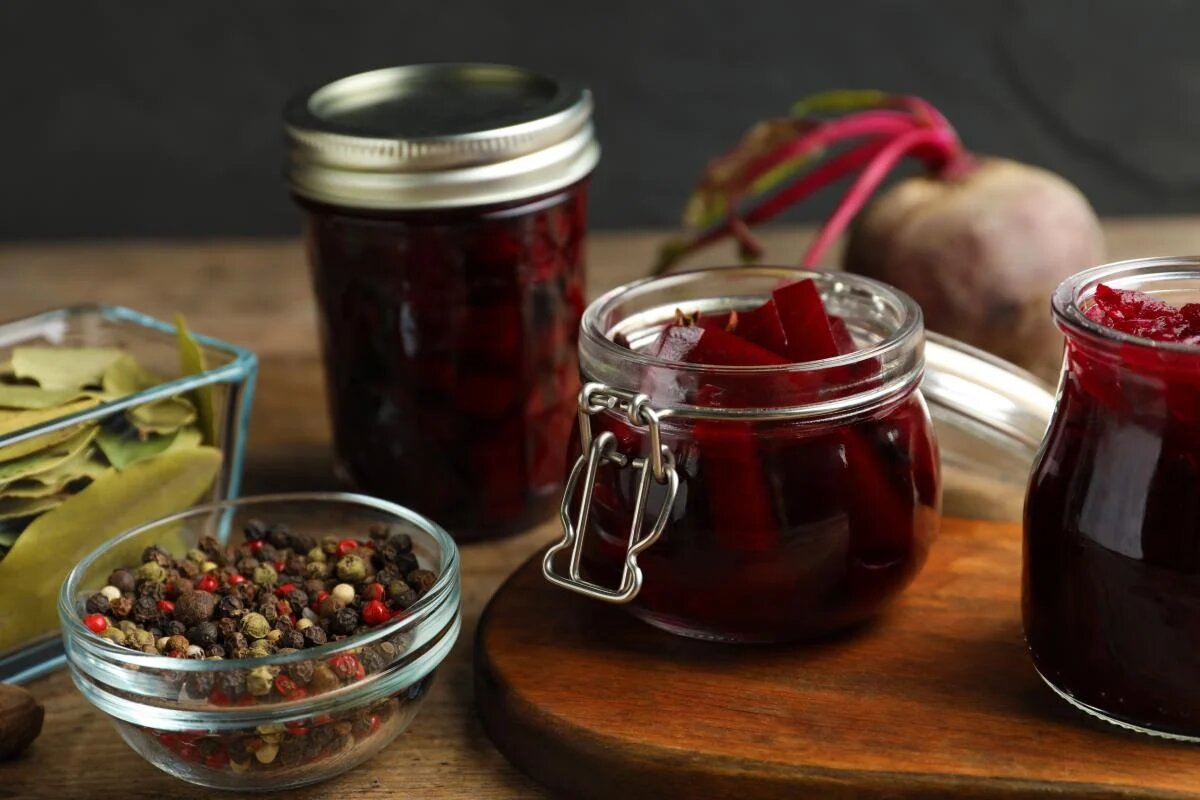 Recept na nejlepší konzervovanou červenou řepu od mé babičky. Marinuji ji ve třech ingrediencích a je naprosto jedinečná.